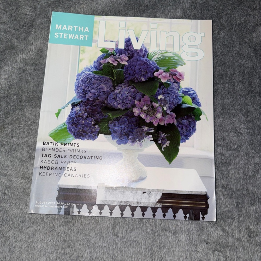 MARTHA STEWART LIVING  MAGAZINE." TAG-SALE DECORATING "  AUGUST,  2001
